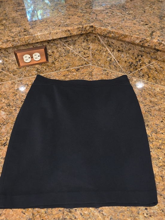 Ann Taylor Dresses & Skirts - Ann Taylor Black Midi Skirt - SZ 8P
